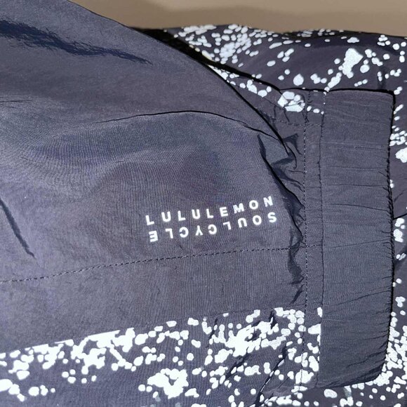 LULULEMON Ride & Reflect Cape/Jacket REFLECTIVE - Very Excellent Condition - Picture 16 of 16